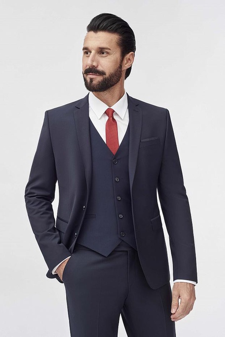 Костюм — это не просто одежда, это ваша уверенность в каждом шаге.